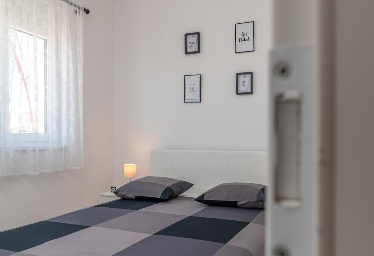 Apartman Spiro Трогір Екстер'єр фото